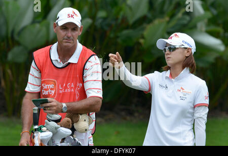 Kuala Lumpur, Malaysia. 10. Oktober 2013. Na Yeon Choi von Südkorea bereit zu Hits ihre Schüsse während der LPGA Sime Darby von Kuala Lumpur Golf and Country Club. Bildnachweis: Aktion Plus Sport/Alamy Live-Nachrichten Stockfoto