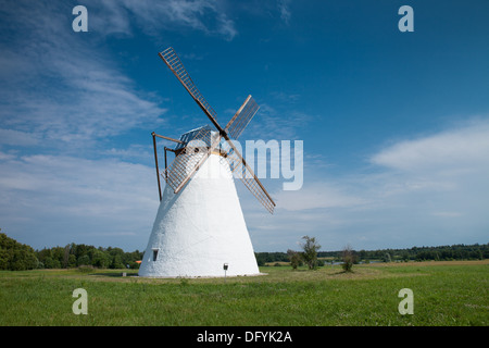 Alte Windmühle in hervorragendem Zustand, bei Vihula, Nord-Estland Stockfoto