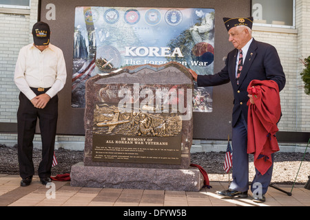 Moment der Stille bei Einweihung des koreanischen Veterans Memorial. Große New York State Fair, Syrakus. Stockfoto