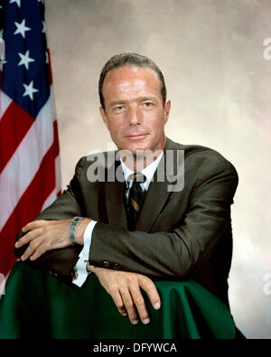 Porträt der NASA Astronaut Scott Carpenter 22. Oktober 1964. Zimmermann, einer der ursprünglichen Quecksilber sieben Astronauten und der zweite Amerikaner, der die Erde umkreisen starb 10. Oktober 2013 im Alter von 88 Jahren. Stockfoto