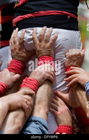 Die Castellers de Sants "Castellers" menschliche Turm, eine katalanische Tradition zu bauen. Plaça Bonet ich Moixi.Barcelona, Spanien Stockfoto