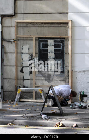 Banksy, zugedeckt Einlösung auf zuvor 2 Jahre CASH MACHINE GIRL Streit des Eigentums Stockfoto