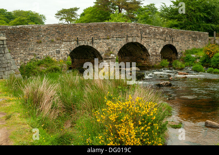 Straßenbrücke bei Post-Brücke, Dartmoor, Devon, England Stockfoto