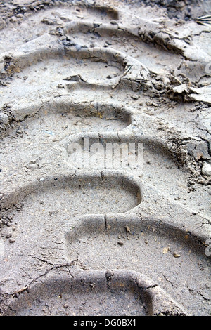 Industrielle Schlepper Fußabdruck auf Boden Stockfoto