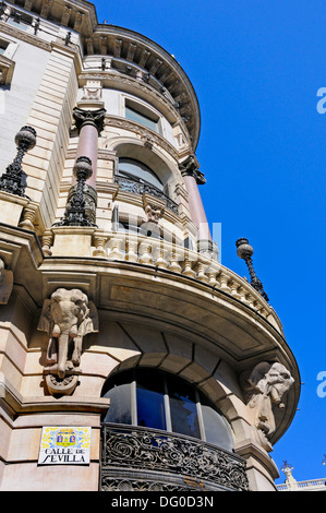 Madrid, Spanien. Calle de Alcalá / Calle de Sevilla. Banesto Gebäude / Banco Espanol de Credito (1880er Jahren: Jose Grases Riera) Stockfoto