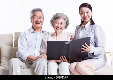 Älteres Paar mit Finanzberater Stockfoto