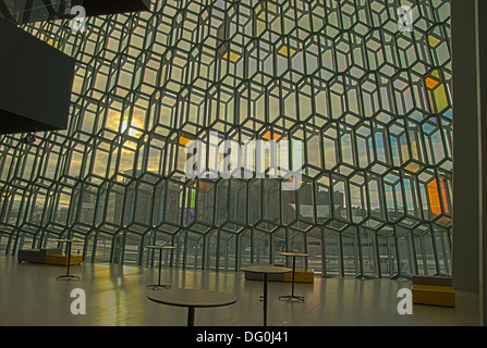 Eindruck von der Concert Hall Harpa am Hafen von Reykjavik Stockfoto