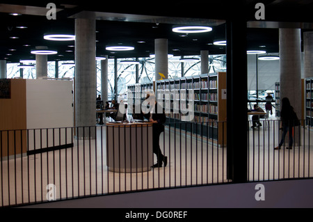 Innenansicht der Bibliothek von Birmingham, UK Stockfoto