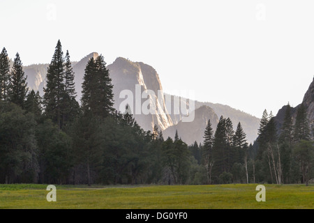 Yosemite Valley bei Sonnenuntergang Stockfoto