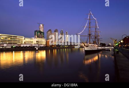 Puerto Madero in der Nacht, Buenos Aires, Argentinien Stockfoto