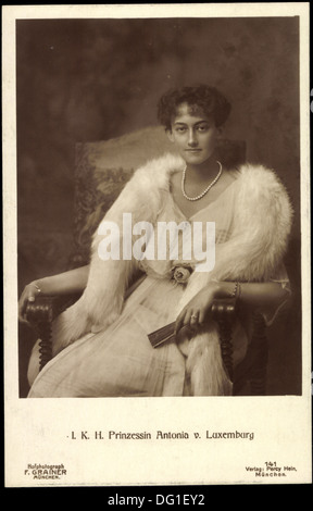 AK I.K.H. Prinzessin Antonia von Luxemburg, Sitzportrait; Stockfoto