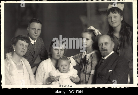 Foto Ak Fürst Leopold IV Zur Lippe Im Entwicklungskonzeption Seiner Familie; Stockfoto