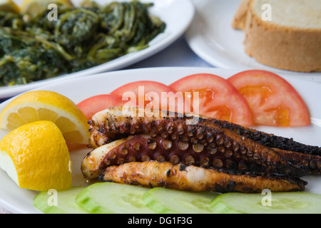 Europa, Griechenland, Dodekanes, Insel Patmos, Ostria Restaurant, gegrillter Tintenfisch Stockfoto