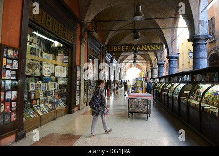 Bücher zum Verkauf an Libreria A Nanni Bologna Italien Stockfoto