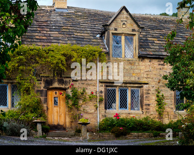 Traditionelles Steinhaus in Eyam Pest Dorf in Derbyshire Peak District National Park England UK Stockfoto