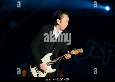 Tomoyasu Hotei berühmten japanischen Gitarristen live auf der Bühne beim Matsuri Festival in London England. 5. Oktober 2013 Stockfoto