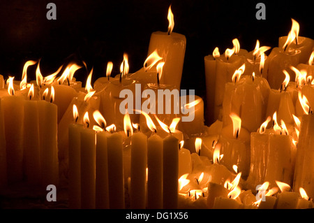 Brennende Kerzen, Nahaufnahme Stockfoto