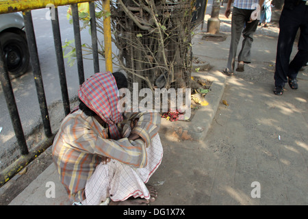 Straßen von Kalkutta. Tausende von Bettlern sind die am stärksten benachteiligten Kasten Leben in den Straßen am 28. November 2012 in Kalkutta Stockfoto