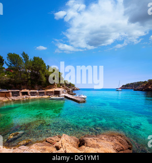 Ibiza Cala Mestella Mastella in Santa Eulalia del Rio auf den Balearischen Inseln Stockfoto