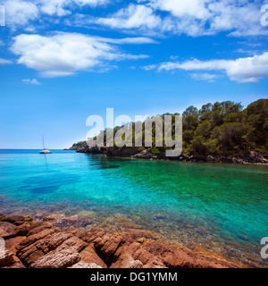 Ibiza Cala Mestella Mastella in Santa Eulalia del Rio auf den Balearischen Inseln Stockfoto