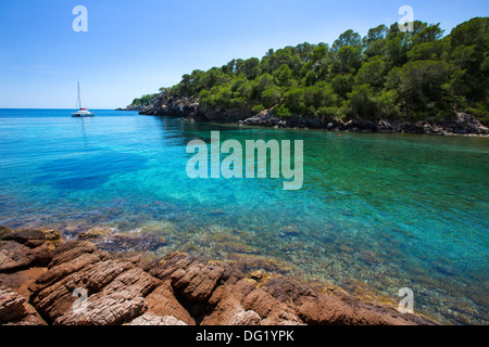 Ibiza Cala Mestella Mastella in Santa Eulalia del Rio auf den Balearischen Inseln Stockfoto