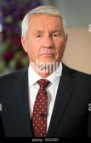 Oslo, Norwegen. 11. Oktober 2013. Thorbjoern Jagland, Vorsitzender des norwegischen Nobelkomitees, Bekanntgabe der Gewinner des 2013-Nobelpreis für den Frieden auf einer Pressekonferenz am Nobel-Institut in Oslo, Norwegen, am 11. Oktober 2013 © Scott London/Alamy Live News Stockfoto