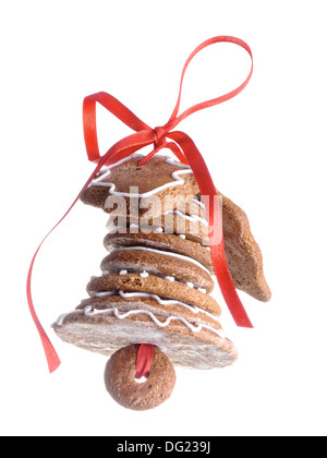 Weihnachten Glocke montiert aus Lebkuchen Cookies geformt und gebunden mit rotem Band über weißen blauen Hintergrund erschossen Stockfoto