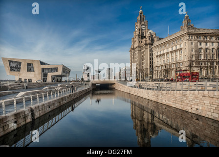 Die Liverpool Canal Link am Pier Head mit dem Fährhafen. Stockfoto