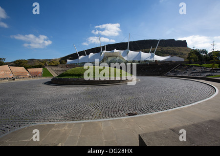 City of Edinburgh, Schottland. Eingang zum Veranstaltungsort in Holyrood Our Dynamic Earth Science Center und Konferenzräume. Stockfoto