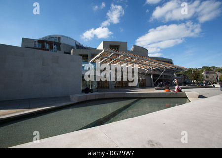 City of Edinburgh, Schottland. Das schottische Parlament Eingang für das Publikum am Pferd Wynd. Stockfoto