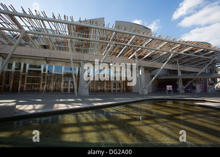 City of Edinburgh, Schottland. Das schottische Parlament Eingang für das Publikum am Pferd Wynd. Stockfoto