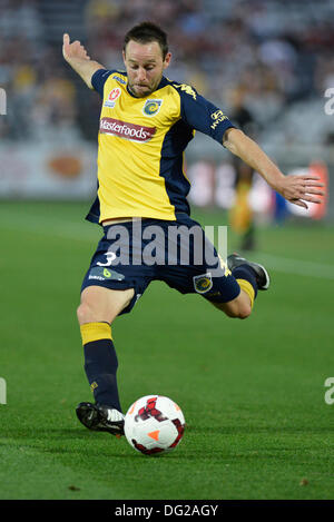 Gosford, Australien. 12. Oktober 2013. Mariners Verteidiger Joshua Rose in Aktion während der Hyundai A-League-Spiel zwischen Central Coast Mariners und Western Sydney FC aus der Blauzungenkrankheit-Stadion. Das Ergebnis war ein 1: 1-Unentschieden. Bildnachweis: Aktion Plus Sport/Alamy Live-Nachrichten Stockfoto