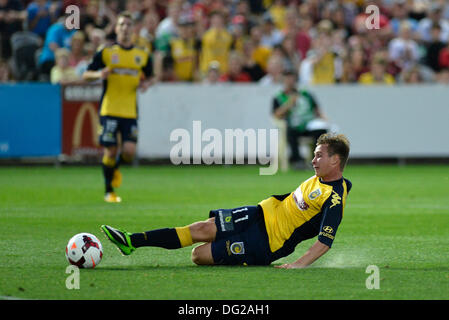 Gosford, Australien. 12. Oktober 2013. Mariners weiterleiten Nicholas Fitzgerald in Aktion während der Hyundai A-League-Spiel zwischen Central Coast Mariners und Western Sydney FC von der Blauzungenkrankheit Stadion. Das Ergebnis war ein 1: 1-Unentschieden. Bildnachweis: Aktion Plus Sport/Alamy Live-Nachrichten Stockfoto