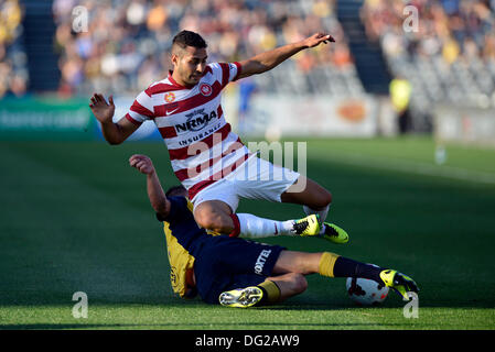 Gosford, Australien. 12. Oktober 2013. Wanderer-Verteidiger Adam D'Apuzzo in Aktion während der Hyundai A-League-Spiel zwischen Central Coast Mariners und Western Sydney FC aus der Blauzungenkrankheit-Stadion. Das Ergebnis war ein 1: 1-Unentschieden. Bildnachweis: Aktion Plus Sport/Alamy Live-Nachrichten Stockfoto