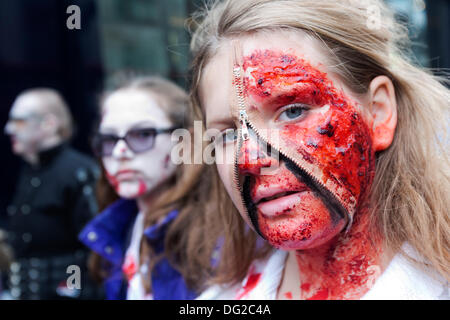 London, UK. 12. Oktober 2013. Zombie-Welttag 2013 im Zentrum von London. Foto: Nick Savage/Alamy Live-Nachrichten Stockfoto