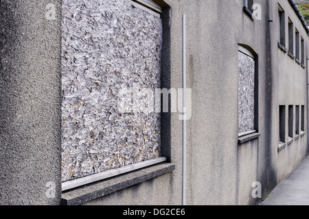 Mit Brettern vernagelt, stillgelegten, leere Geschäftsräume, Gebäude, Aberystwyth, Wales, UK Stockfoto