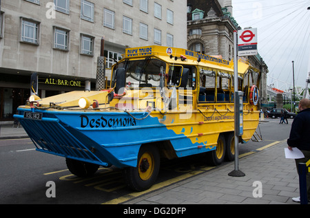 London Duck Tours Amphibienfahrzeug Desdemona bereit, auf Touristen abgestellt Stockfoto