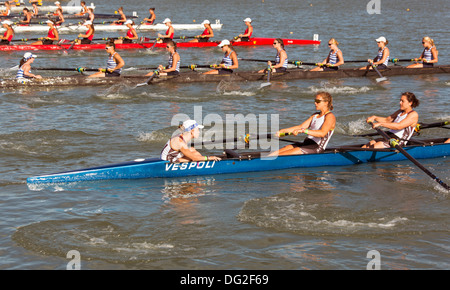 Kanada, Ontario, St. Catharines, Royal Henley Regatta Ruderer an der Pforte bereit für ein Treffen Stockfoto