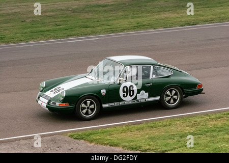 Porsche 911 Sportwagen auf Castle Combe Race Circuit, Wiltshire, England, Vereinigtes Königreich Stockfoto