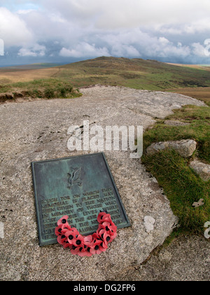 Denkmal am Roughtor für die Männer, die ihr Leben im zweiten Weltkrieg von der 43. Wessex Division, Bodmin Moor, Davidstow, Cornwall, UK verloren Stockfoto