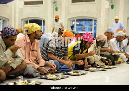 Kantine im Gurdwara Bangla Sahib der prominentesten Sikh-Tempel in Delhi, Indien Stockfoto