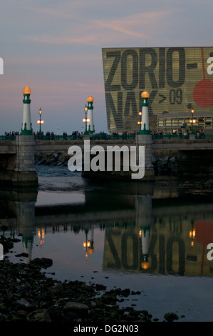 Kursaal Palace und Kursaal-Brücke in San Sebastian. Spanien Stockfoto