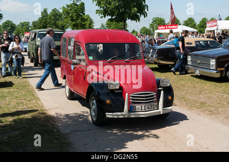 Auto Citroen 2CV Kastenwagen Stockfoto