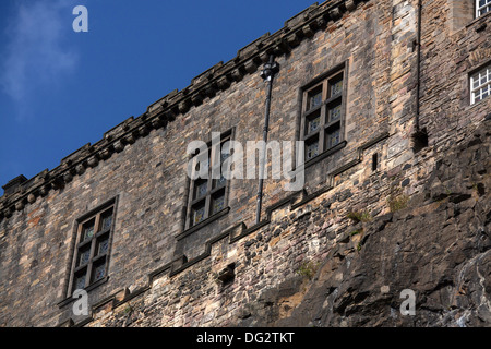 City of Edinburgh, Schottland. Nahaufnahme der Burgsaal Fenster auf die Südansicht des Edinburgh Castle auf Castle Rock Stockfoto