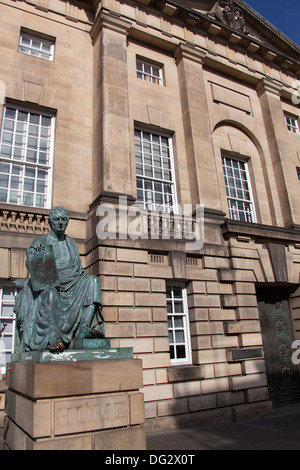 City of Edinburgh, Schottland. Außenansicht des High Court of Justiciary auf Edinburghs Royal Mile am Lawnmarket. Stockfoto