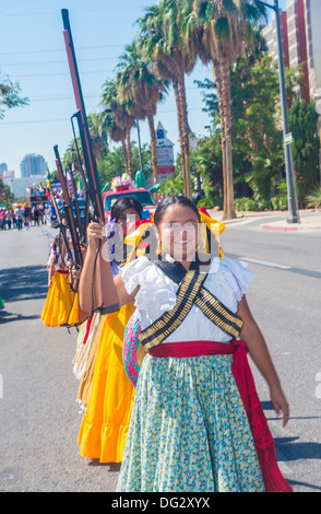 Ein Teilnehmer bei der Fiesta-Las Vegas-Parade statt in Las Vegas, Nevada Stockfoto