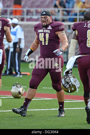 San Marcos, TX, USA. 12. Oktober 2013. Texas State defensive End Prestin Brown #41 reagiert vor NCAA Fußball Spiel Anpfiff bei Jim Wacker Field in San Marcos, Texas. ULM besiegen Texas State 21-14. © Csm/Alamy Live-Nachrichten Stockfoto