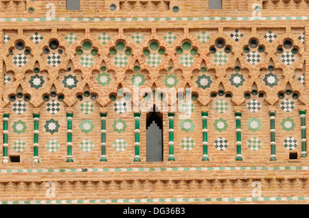 Detail der Turm von San Martin, Teruel, Hauptstadt der Mudéjar Kunst in Spanien. Stockfoto