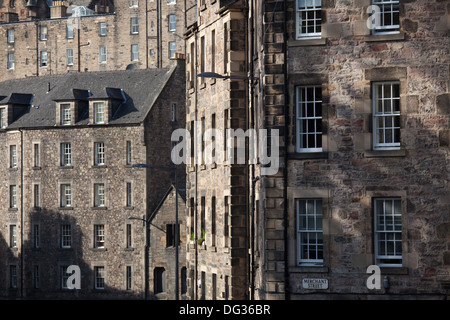 City of Edinburgh, Schottland. Malerischer Blick auf die Altstadt in der Nähe der Grassmarket in Edinburghs Altstadt. Stockfoto