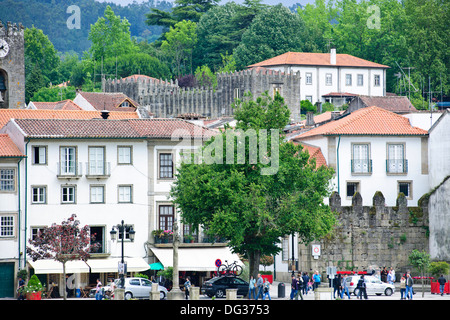 Ponte de Lima, herrschaftlichen Villen, Römerbrücke, River Board Walk, hält größten Markt in Portugal, Heimat von roten Vino Verdi,, Antikmarkt Stockfoto